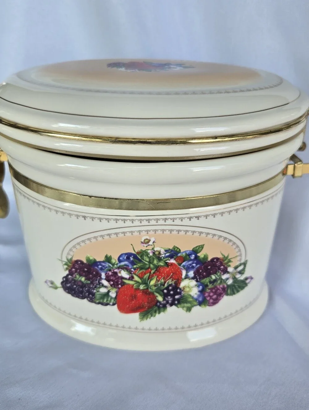 Knott's Berry Farm Ceramic Berry Canister Gold Trim